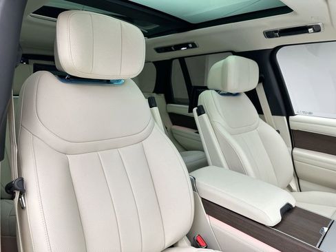 Certified 2025 Land Rover Range Rover Autobiography image 11