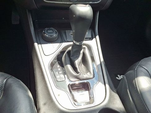 Used 2019 Jeep Cherokee Limited AWD/4WD image 10