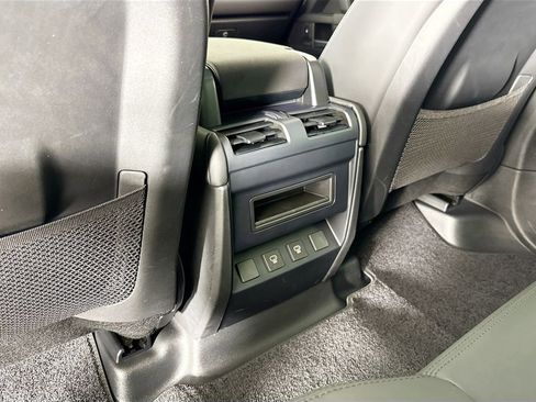Used 2025 Land Rover Defender 110 X-Dynamic SE image 16