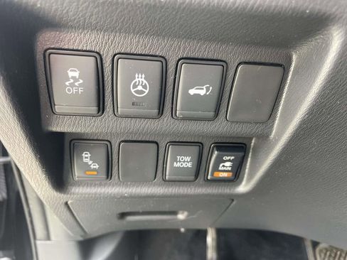 Used 2020 Nissan Pathfinder SL image 17