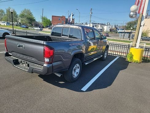 Used 2022 Toyota Tacoma SR w/ SR Convenience Package RWD image 9