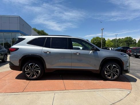 Used 2025 Buick Enclave Sport Touring FWD image 6