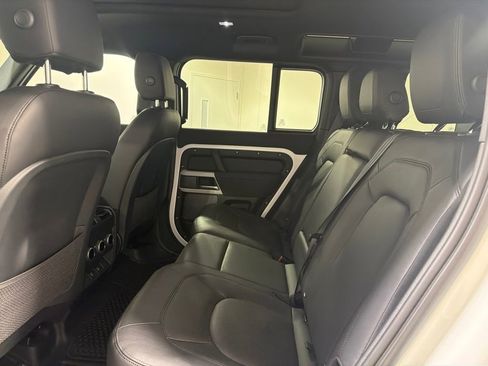 Used 2023 Land Rover Defender 110 SE AWD/4WD image 22