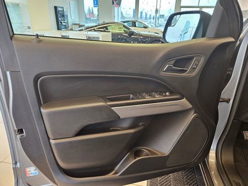 Used 2022 Chevrolet Colorado LT w/ Safety Package AWD/4WD image 11