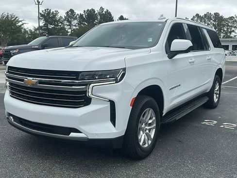 Used 2024 Chevrolet Suburban LT image 4