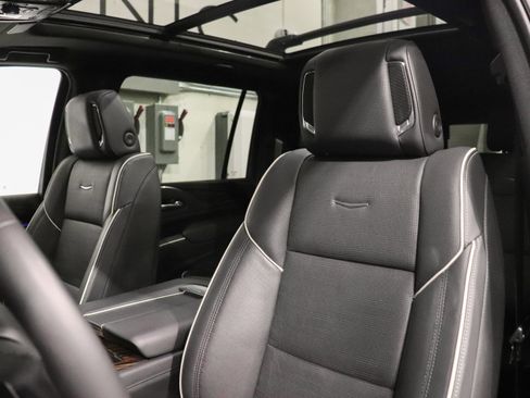 Used 2023 Cadillac Escalade ESV Premium Luxury AWD/4WD image 14