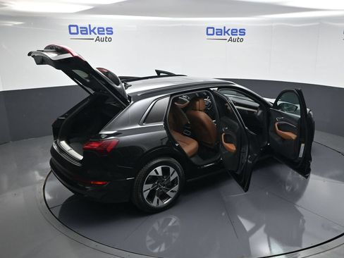 Used 2022 Audi e-tron Premium w/ Convenience Plus Package AWD/4WD image 56