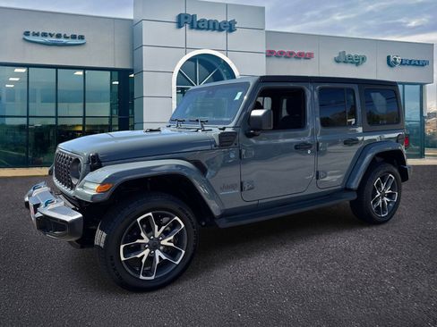 Used 2024 Jeep Wrangler Unlimited w/ Convenience Group AWD/4WD image 4