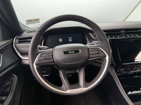 New 2025 Jeep Grand Cherokee L Laredo image 27