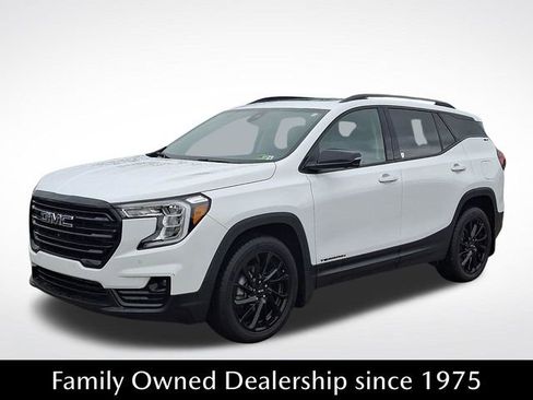 Used 2024 GMC Terrain SLT w/ Tech Package AWD/4WD image 3