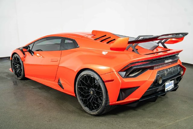Used 2022 Lamborghini Huracan STO RWD image 6