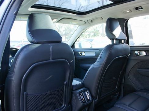 Used 2025 Volvo XC40 B5 Plus image 36