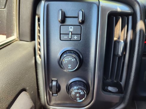 Used 2018 Chevrolet Silverado 1500 LT w/ All Star Edition AWD/4WD image 29