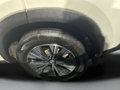 Used 2023 Nissan Rogue SV w/ SV Premium B Package image 10