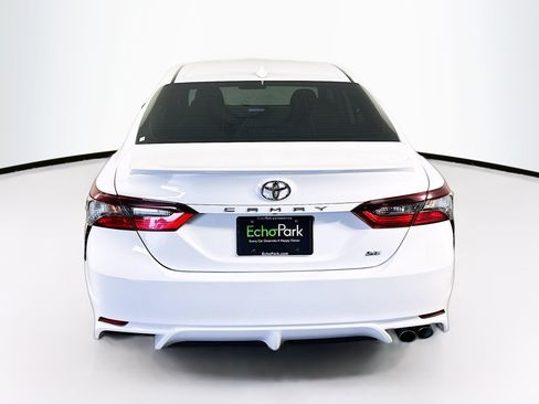 Used 2021 Toyota Camry SE FWD image 7