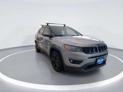 Used 2018 Jeep Compass Latitude w/ Popular Equipment Group AWD/4WD image 2
