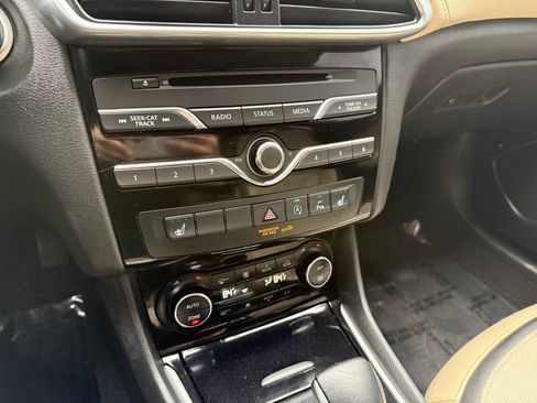 Used 2019 INFINITI QX30 Premium w/ Navigation Package image 16