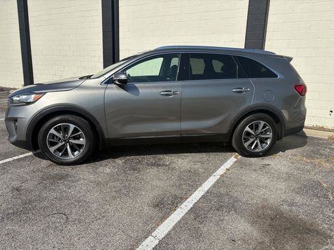Used 2019 Kia Sorento EX w/ EX Touring Package FWD image 2