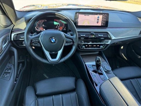 Used 2021 BMW 530i xDrive w/ Premium Package image 11