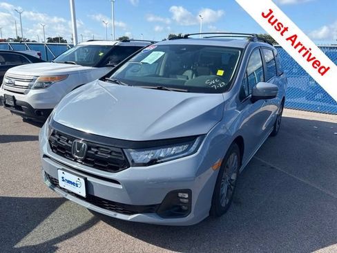 Used 2025 Honda Odyssey Touring image 1