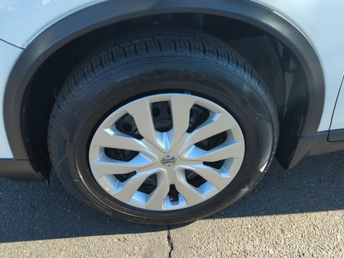 Used 2018 Nissan Rogue S image 24