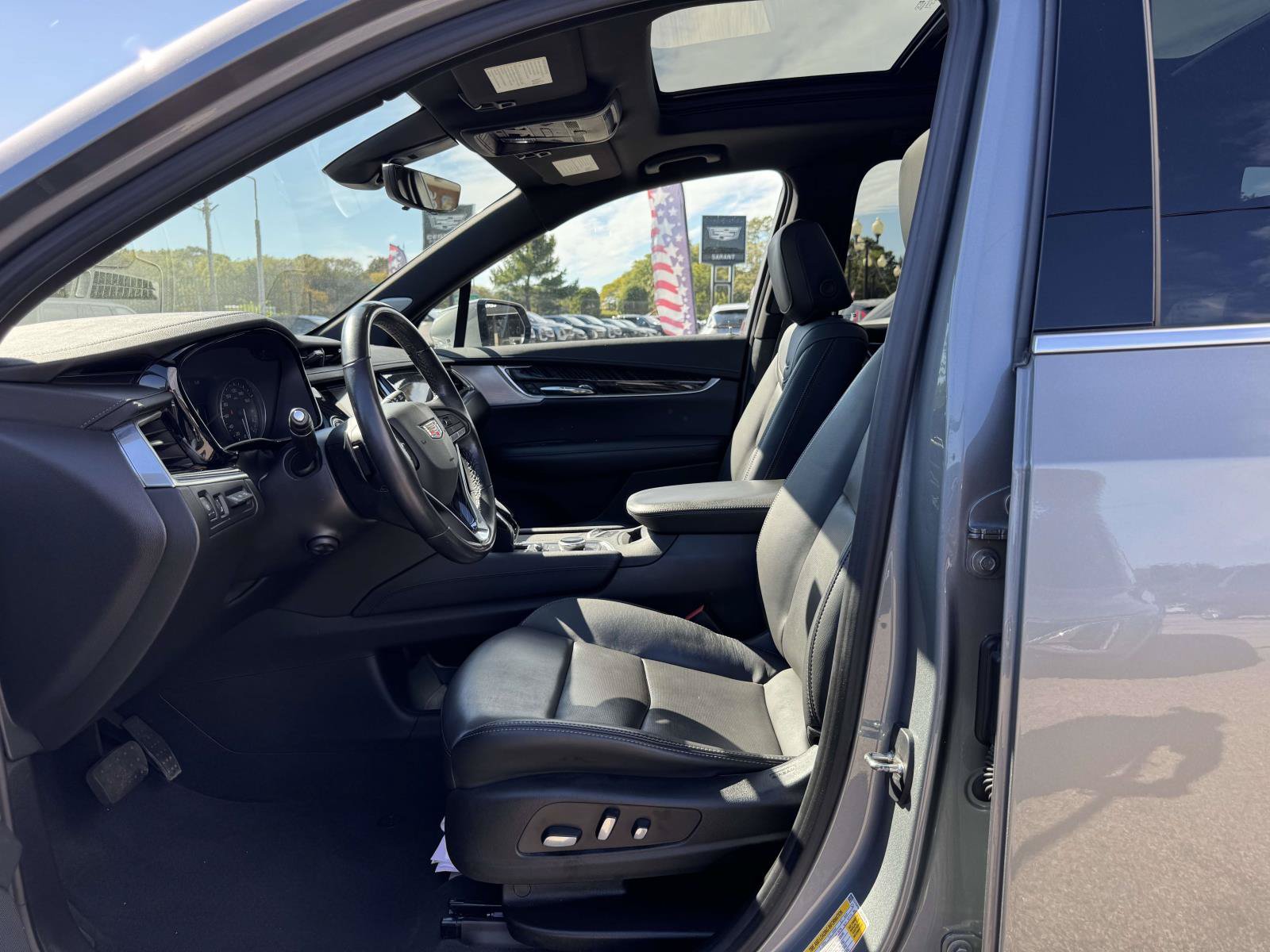 Used 2023 Cadillac XT6 Premium Luxury w/ Technology Package AWD/4WD image 15