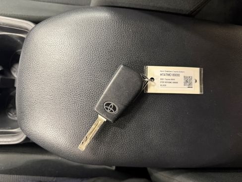 Used 2021 Toyota RAV4 LE AWD/4WD image 10