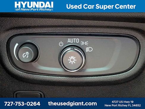 Used 2022 GMC Terrain SLE w/ Driver Convenience Package image 30