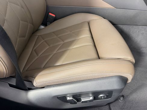 Used 2024 BMW 540i xDrive w/ Executive Package image 34