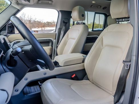 Used 2024 Land Rover Defender 130 S image 19