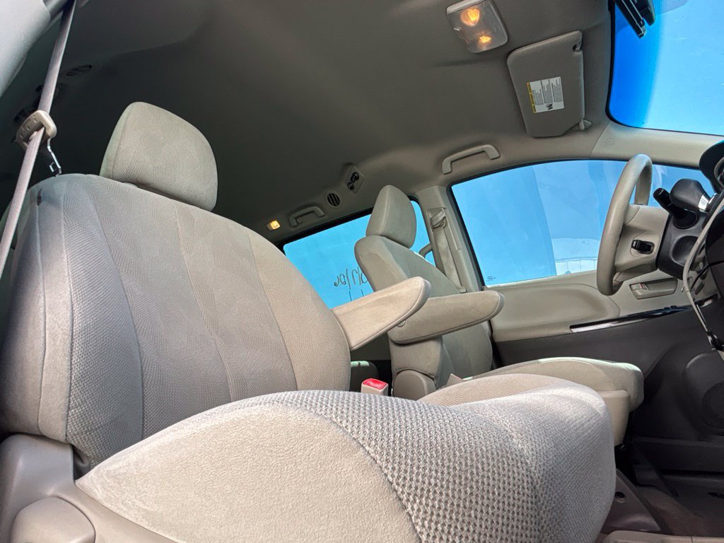 Used 2014 Toyota Sienna L FWD image 22