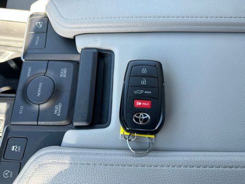 Used 2024 Toyota Grand Highlander AWD image 7