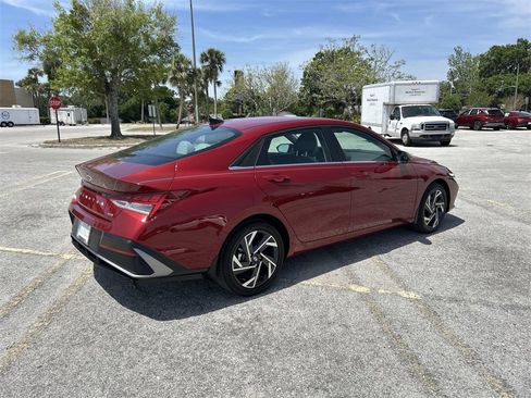 New 2025 Hyundai Elantra Limited image 10