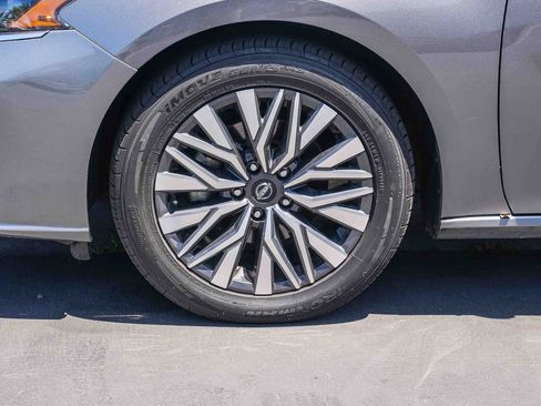 Used 2024 Nissan Altima 2.5 SV FWD image 11
