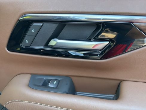 Used 2025 Chevrolet Tahoe High Country AWD/4WD image 30