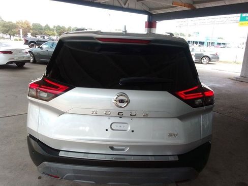 Used 2021 Nissan Rogue SV w/ Premium Package FWD image 6