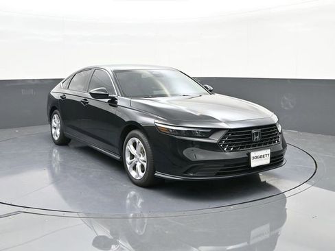 Used 2025 Honda Accord LX image 18