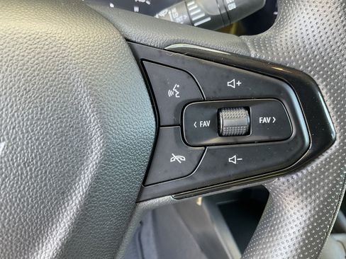 Used 2025 Chevrolet Trax LS FWD image 30