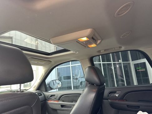 Used 2014 Chevrolet Tahoe LT w/ Luxury Package AWD/4WD image 26