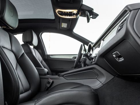 Certified 2026 Porsche Macan AWD/4WD image 44