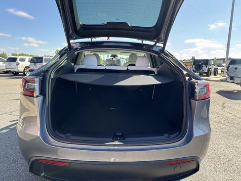 Used 2025 Tesla Model Y Long Range AWD/4WD image 26