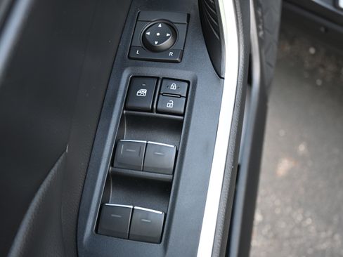 Used 2024 Toyota RAV4 SE image 15