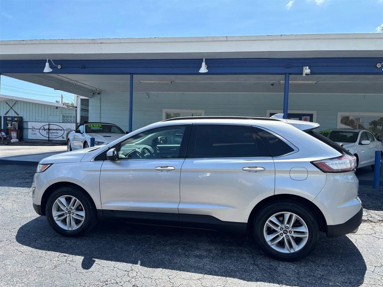 Used 2017 Ford Edge SEL w/ Cargo Accessory Package FWD image 2