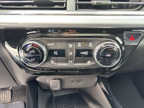 New 2026 Chevrolet Trax LT w/ Sunroof Package image 17