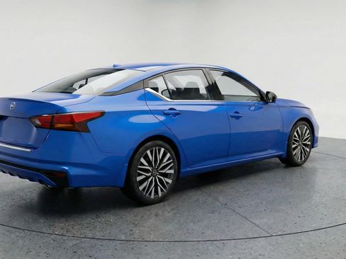 Used 2025 Nissan Altima 2.5 SV image 9