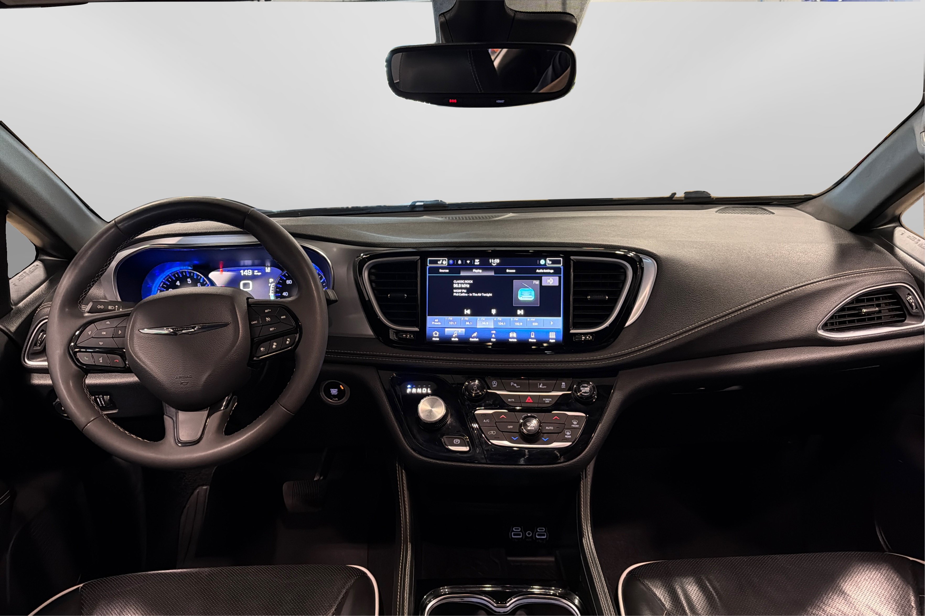 Used 2025 Chrysler Pacifica Limited FWD image 22