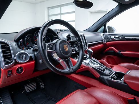 Used 2018 Porsche Cayenne GTS AWD/4WD image 18