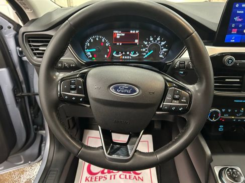 Used 2022 Ford Escape SE w/ SE Sport Appearance Package image 15