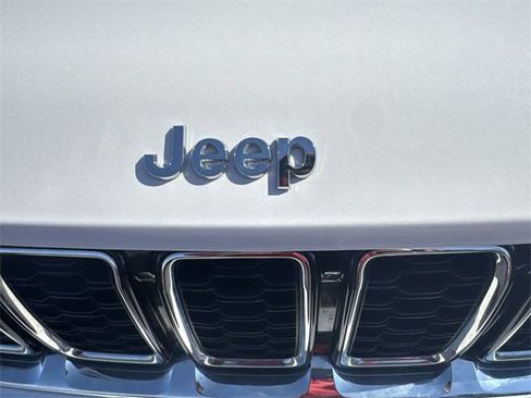 Used 2023 Jeep Grand Cherokee Limited image 32