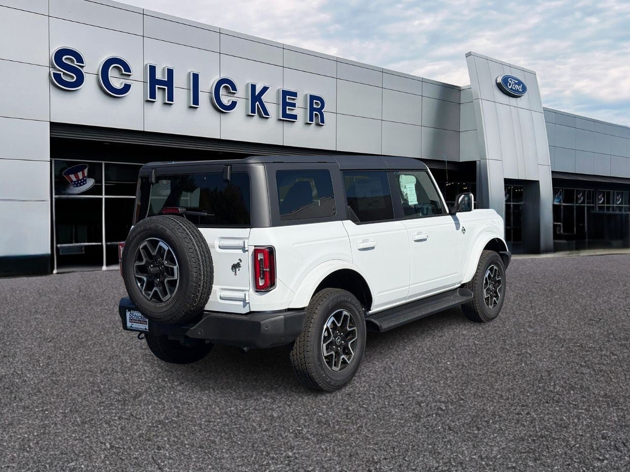 Used 2025 Ford Bronco Outer Banks AWD/4WD image 2